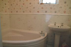 Beaumaris holiday cottage bathroom